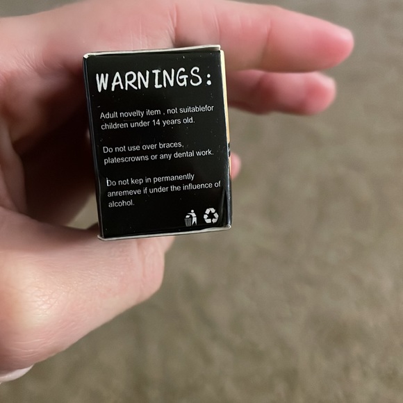 🛍️NIB retractable vampire fangs - Picture 3 of 3